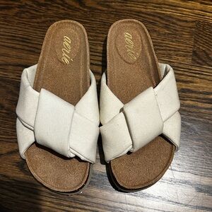 NWOT Aerie Women's Cream Slide Sandals Slippers 7